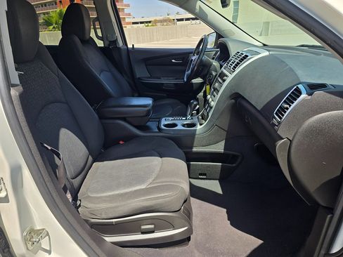 Used 2011 GMC Acadia SLE FWD image 11
