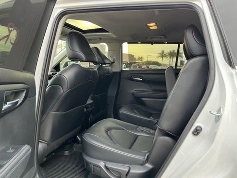 Used 2023 Toyota Highlander XLE image 15