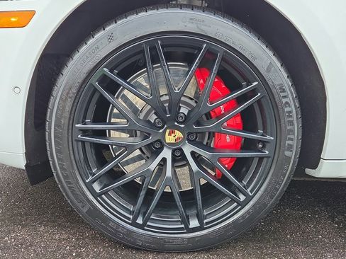 Certified 2026 Porsche Macan GTS image 24