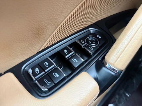 Used 2016 Porsche Cayenne AWD/4WD image 40