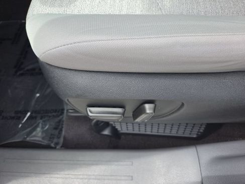 Used 2023 Toyota Sienna LE FWD image 12