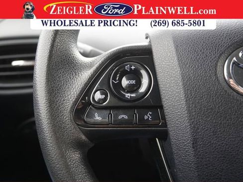 Used 2022 Toyota Prius L Eco image 21