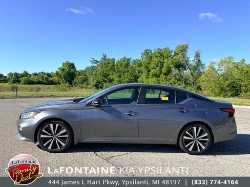 Used 2021 Nissan Altima 2.5 SR w/ SR Premium Package FWD image 2