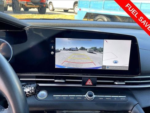 Used 2025 Hyundai Elantra SEL FWD image 21