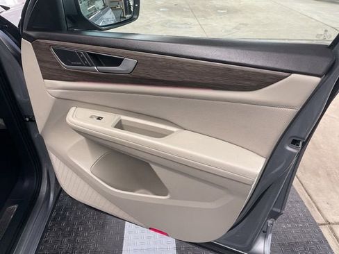 Used 2024 Volkswagen Atlas SEL Premium R-Line image 3