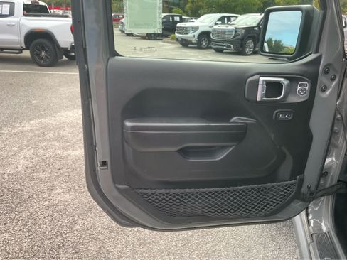 Used 2021 Jeep Gladiator Sport AWD/4WD image 10