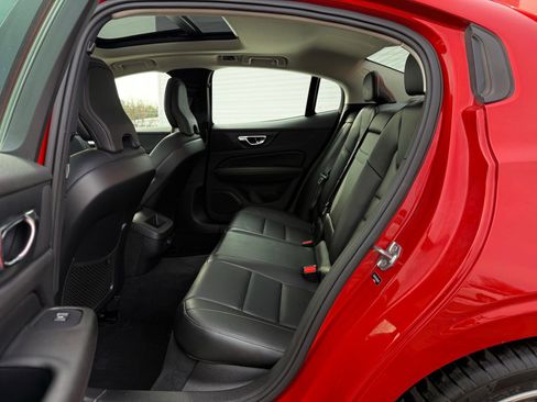 Used 2019 Volvo S60 T5 Momentum image 20