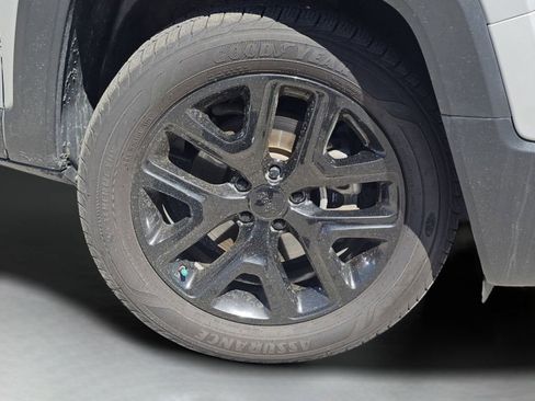 Used 2018 Jeep Renegade Altitude FWD image 18
