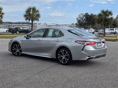 Used 2020 Toyota Camry SE image 4