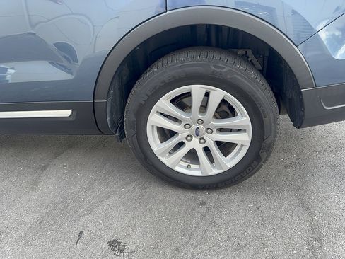 Used 2018 Ford Explorer XLT w/ Equipment Group 202A AWD/4WD image 5