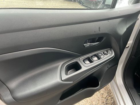 Used 2025 Nissan Versa SV FWD image 18