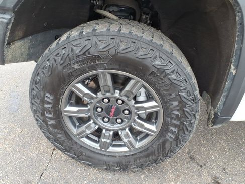 Used 2024 GMC Sierra 1500 AT4X image 9