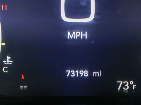 Used 2024 Chrysler Pacifica Touring-L FWD image 16