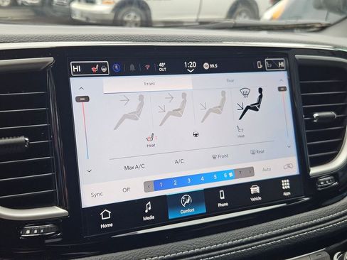 New 2026 Chrysler Pacifica Select image 30