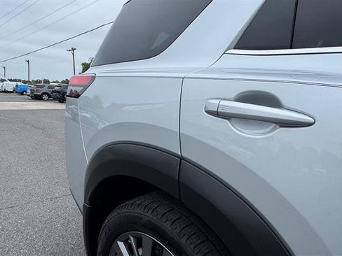 Used 2022 Nissan Pathfinder SL w/ SL Premium Package AWD/4WD image 25