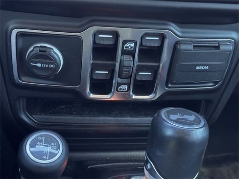 Used 2021 Jeep Wrangler Unlimited Sahara image 36