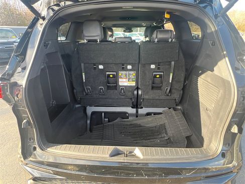 Used 2024 Toyota Sienna XSE image 37
