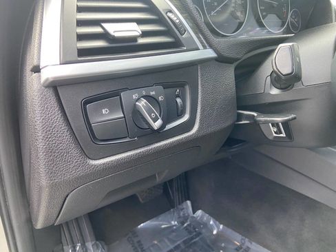 Used 2018 BMW 330i Sedan w/ Premium Package image 19