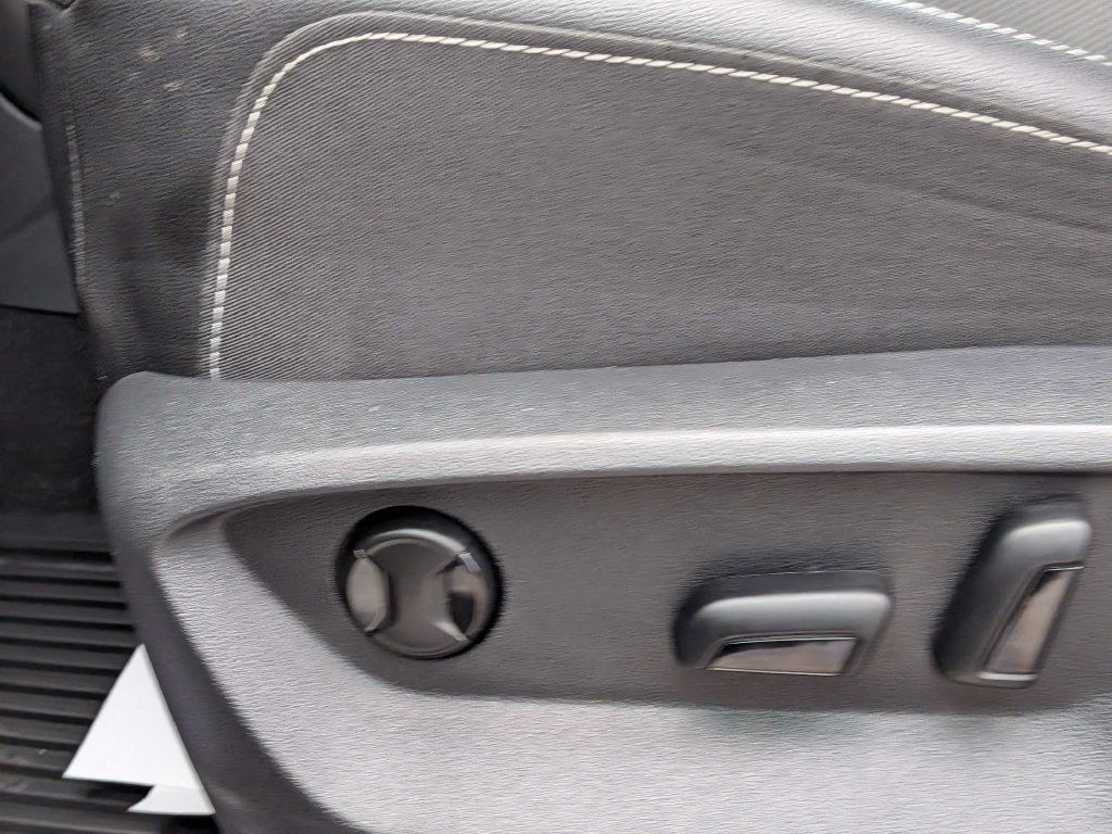Used 2025 Volkswagen Atlas SE FWD image 19