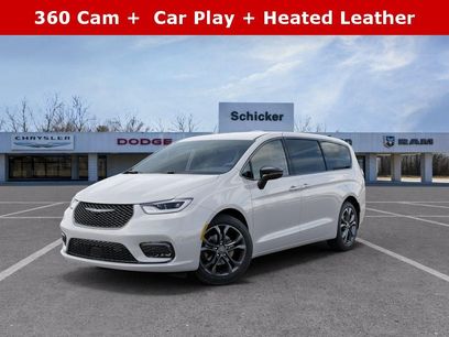 New 2026 Chrysler Pacifica Select