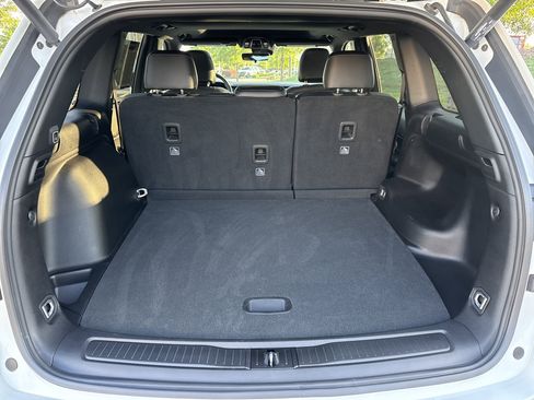 Certified 2025 Jeep Grand Cherokee Altitude image 34