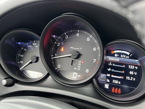Certified 2025 Porsche Macan Turbo image 22