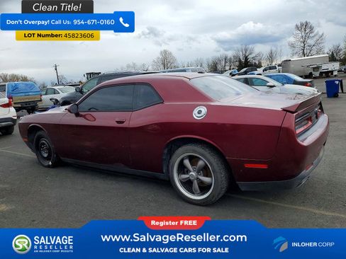 Used 2018 Dodge Challenger SXT RWD image 3