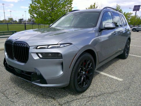Used 2023 BMW X7 xDrive40i AWD/4WD image 42