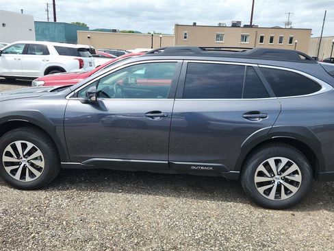 Used 2025 Subaru Outback Premium AWD/4WD image 6