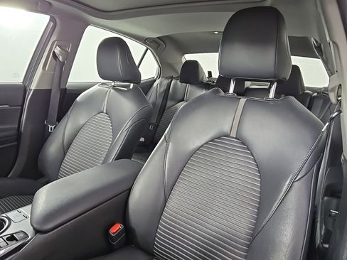 Used 2019 Toyota Camry SE image 12