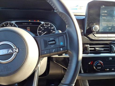 Used 2025 Nissan Pathfinder SV image 26