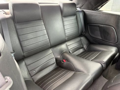 Used 2010 Ford Mustang Convertible RWD image 20