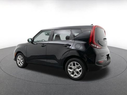 Used 2025 Kia Soul LX w/ LX Technology Package FWD image 7