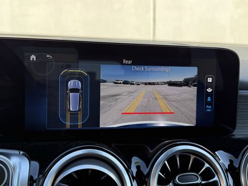 Used 2024 Mercedes-Benz GLB 250 image 9