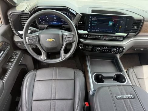 Used 2026 Chevrolet Silverado 2500 High Country w/ Technology Package AWD/4WD image 14