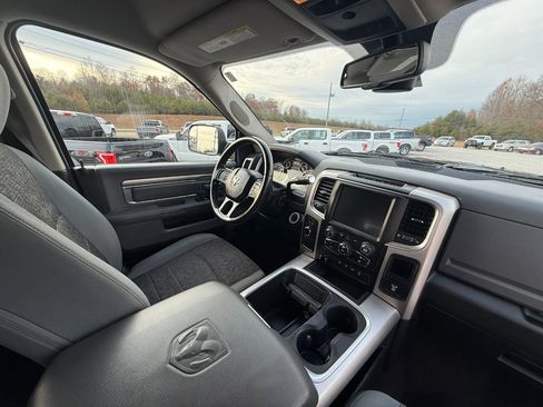 Used 2017 RAM 2500 SLT w/ Luxury Group image 7