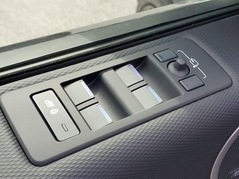 New 2025 Land Rover Discovery Dynamic SE AWD/4WD image 23