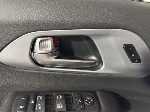 New 2026 Chrysler Pacifica Limited image 15