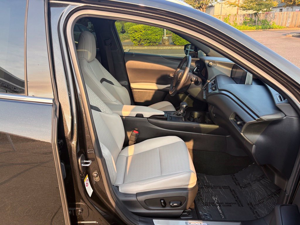 Used 2019 Lexus UX 200 w/ Accessory Package FWD image 23