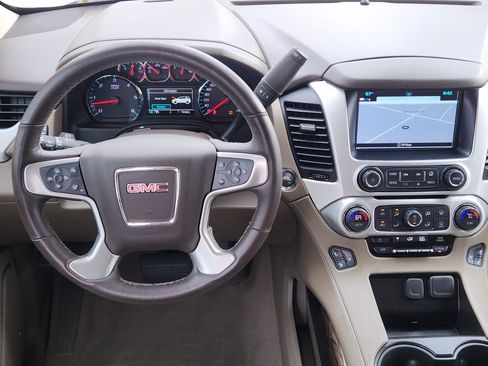 Used 2020 GMC Yukon XL SLT image 30