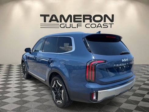 Used 2023 Kia Telluride EX w/ EX Captain's Chair Package FWD image 4