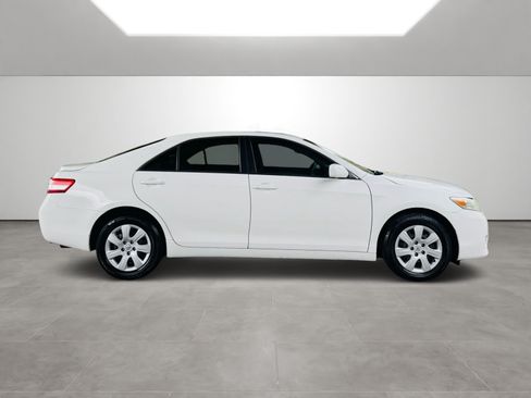 Used 2011 Toyota Camry LE FWD image 6