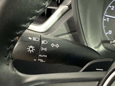 Used 2025 Toyota Corolla Cross AWD Hybrid w/ Moonroof Package image 18