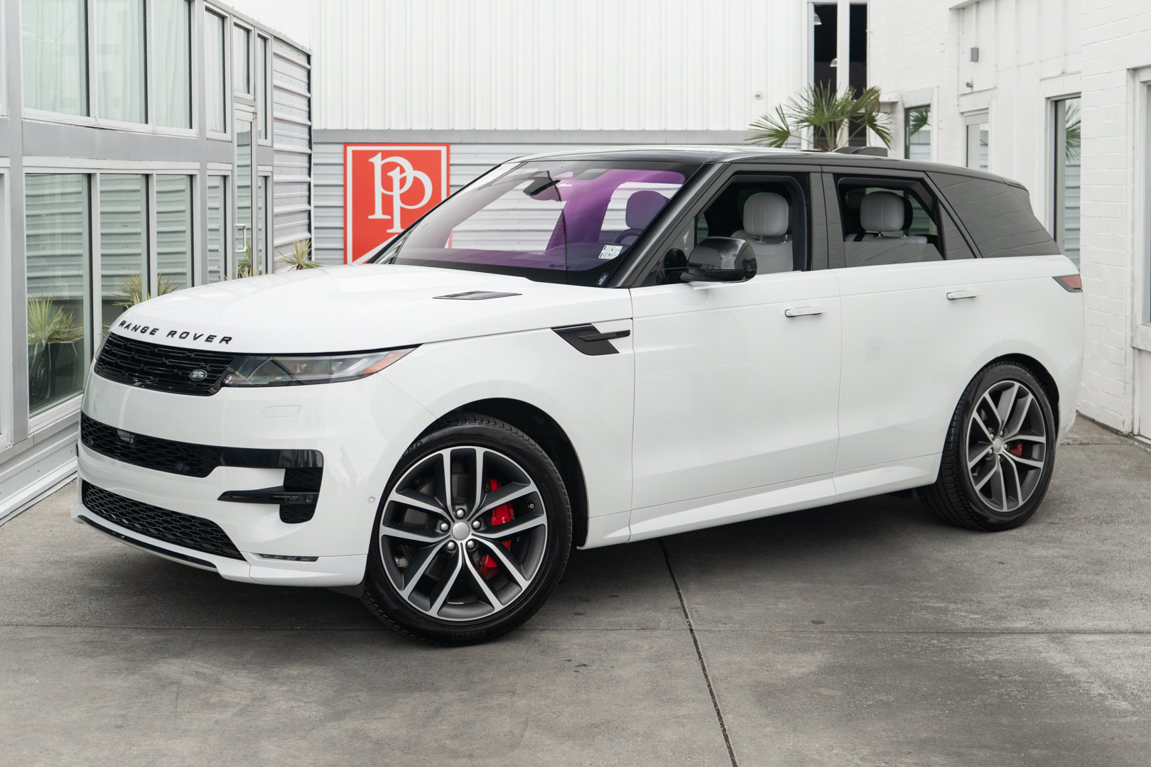 Used 2023 Land Rover Range Rover Sport SE Dynamic AWD/4WD image 2