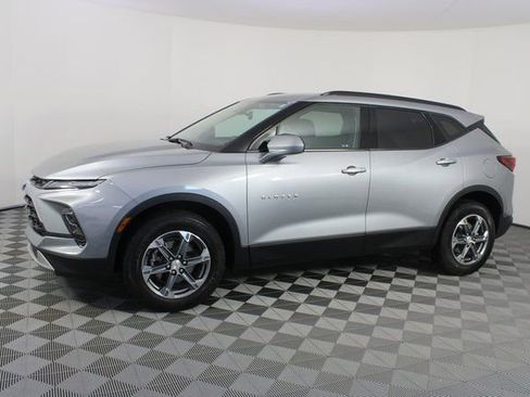 Used 2024 Chevrolet Blazer LT w/ Convenience Package image 2