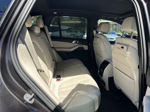 Used 2022 BMW X5 xDrive40i w/ Executive Package AWD/4WD image 22