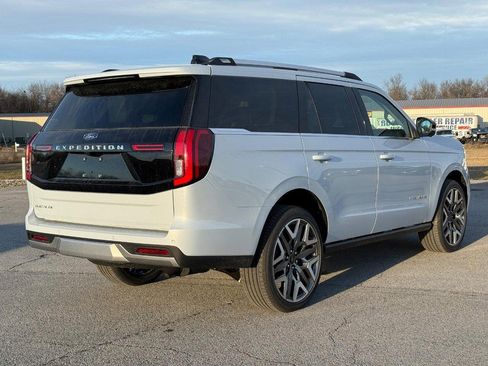 New 2026 Ford Expedition Platinum w/ Platinum Ultimate Package image 3