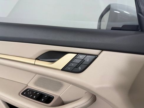 Certified 2025 Porsche Taycan AWD/4WD image 18