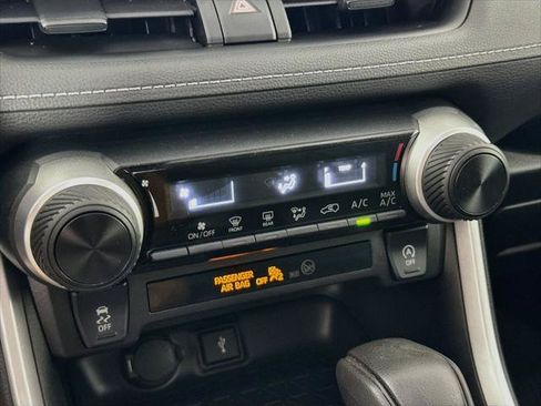 Certified 2022 Toyota RAV4 LE AWD/4WD image 17