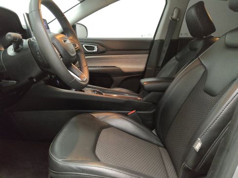 Used 2022 Jeep Compass Latitude FWD image 17